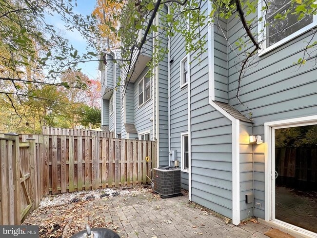 Building Photo - 38 Carriage House Cir