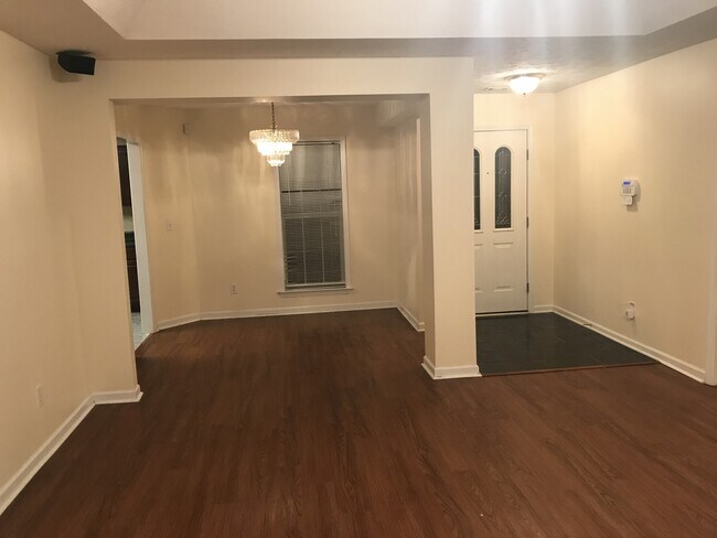 Building Photo - 3/2 in East Montgomery