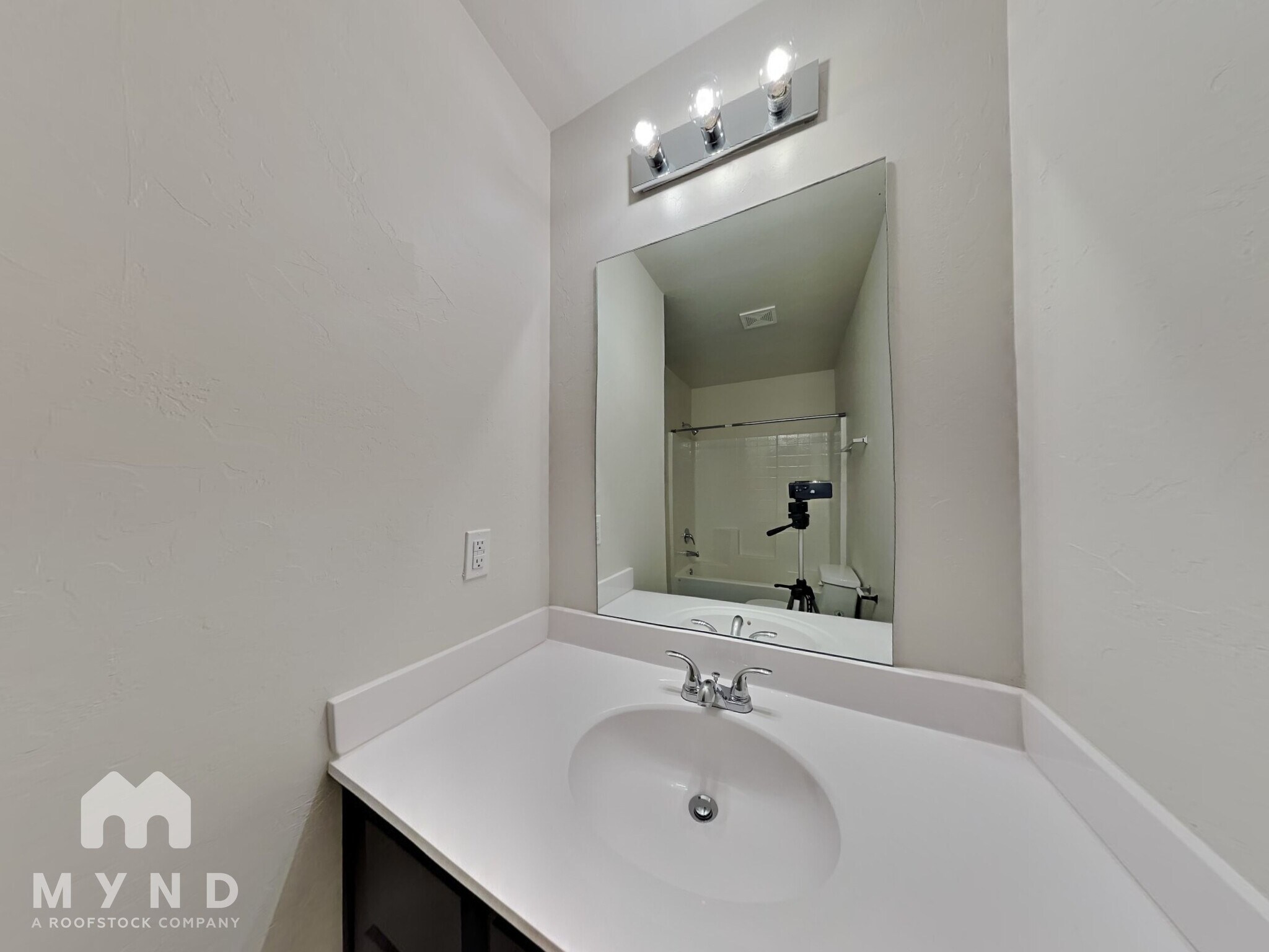 Building Photo - 1120 N Pheasant Way