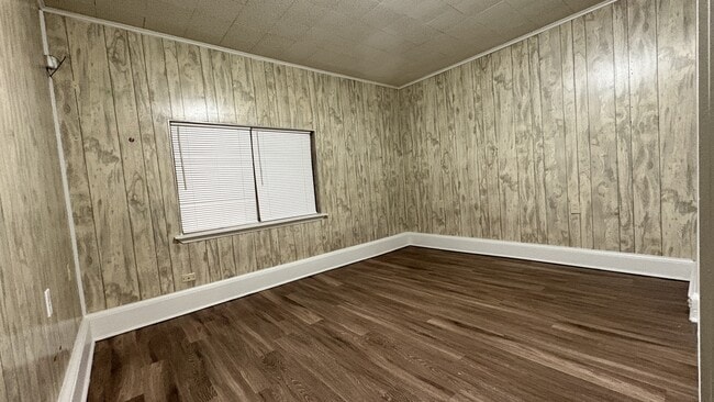 Building Photo - 5421 S Lee Ave