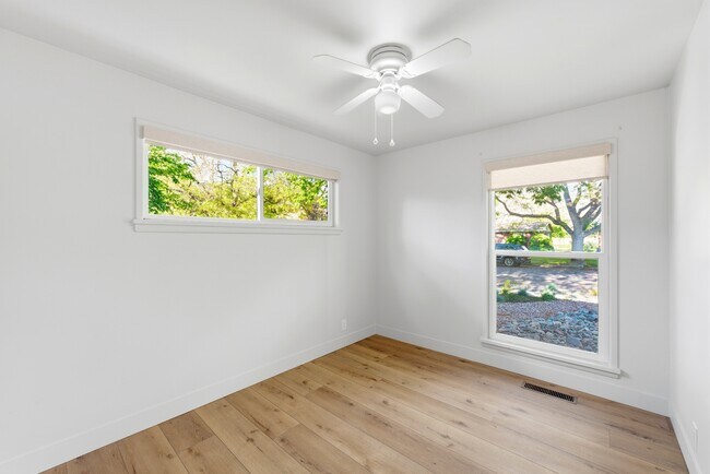 Building Photo - 1153 Buccaneer Dr