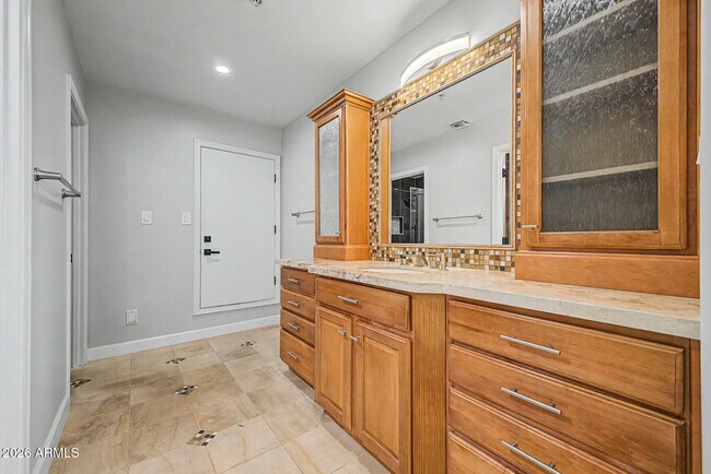 Building Photo - 2311 E Colter St