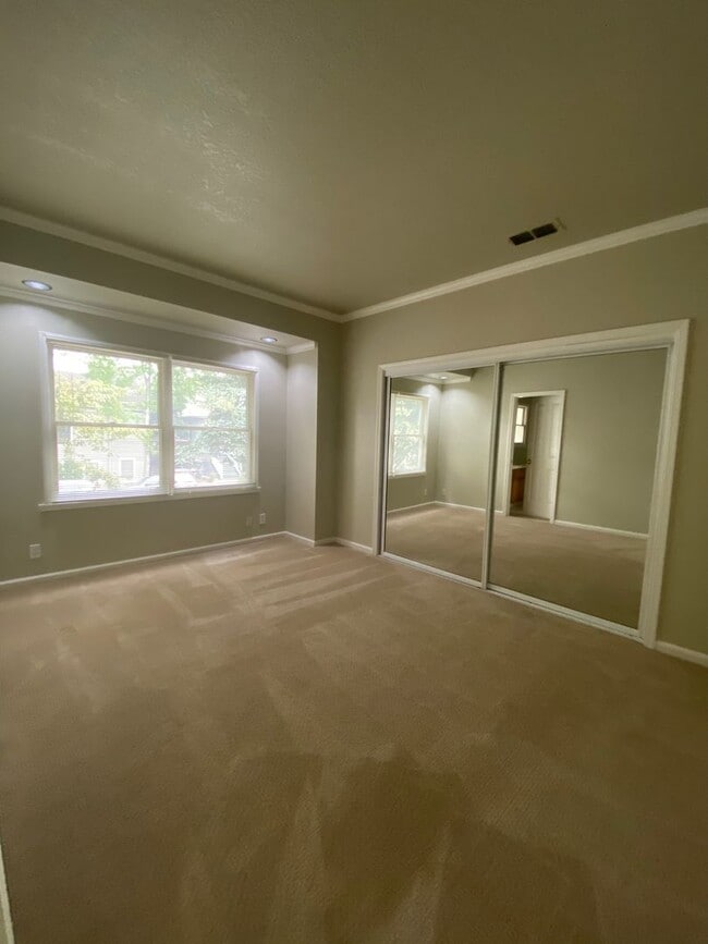 Building Photo - 2330 I St