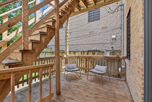 Building Photo - 2132 W Potomac Ave