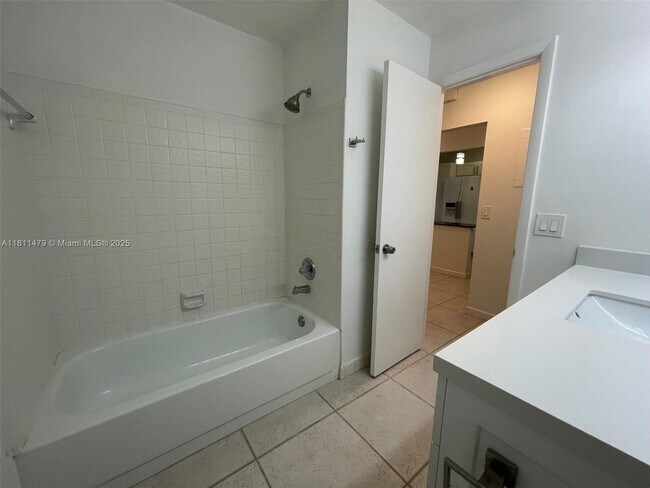 Building Photo - 449 Lakeview Dr