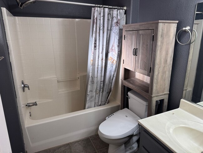 Building Photo - Solar Panels included on the 3 bedroom 2 b...