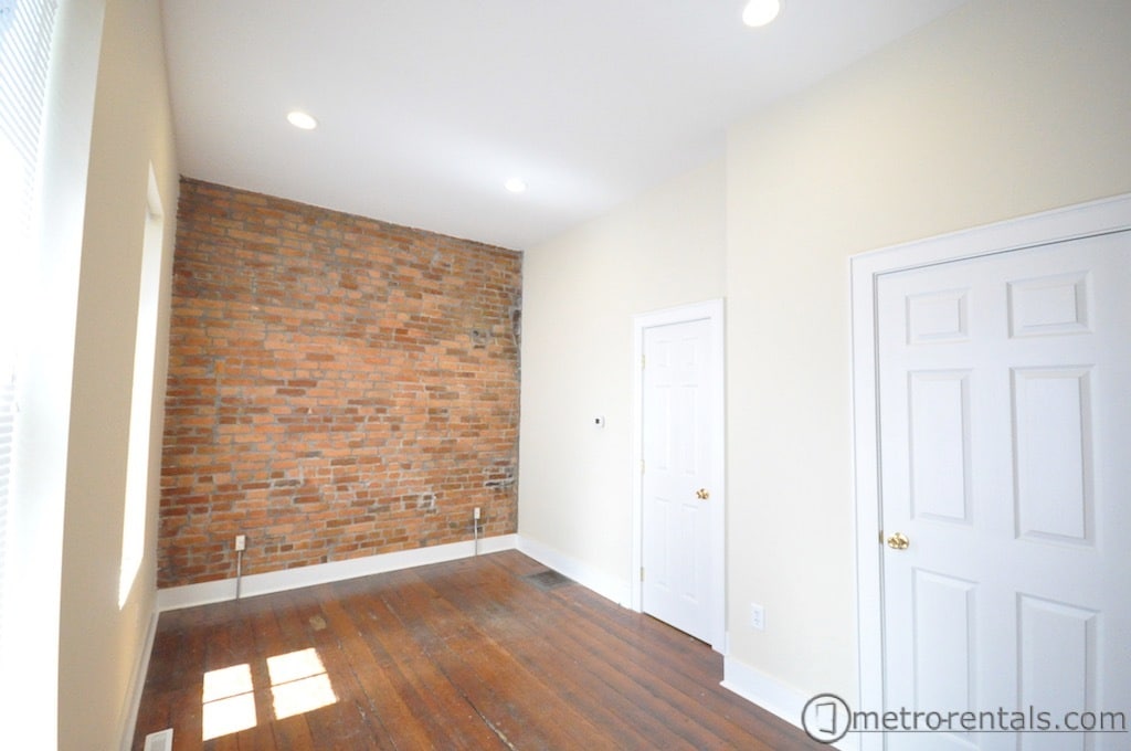 bedroom - 68 E Whittier St