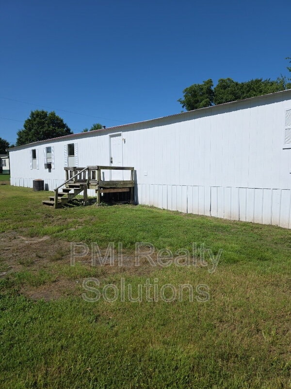 Building Photo - 305 W Dixieland Ave