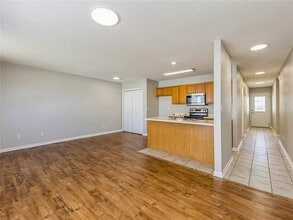 Building Photo - 11 NE Sunrise Dr
