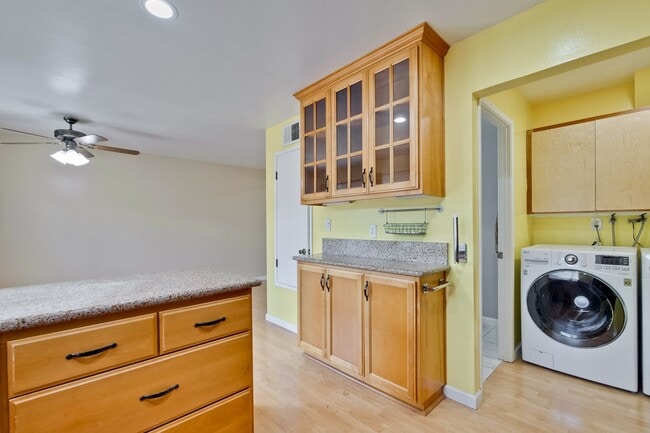 Building Photo - Beautiful 4 Bed 2.5 Bath Town Home in Fremont Northgate Area !