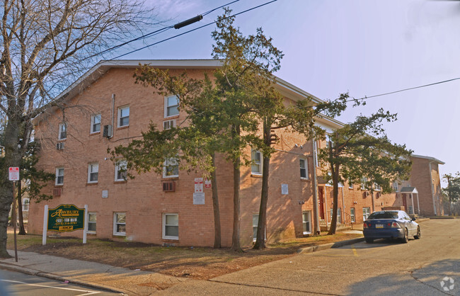 Primary Photo - Awbury Manor Apartments