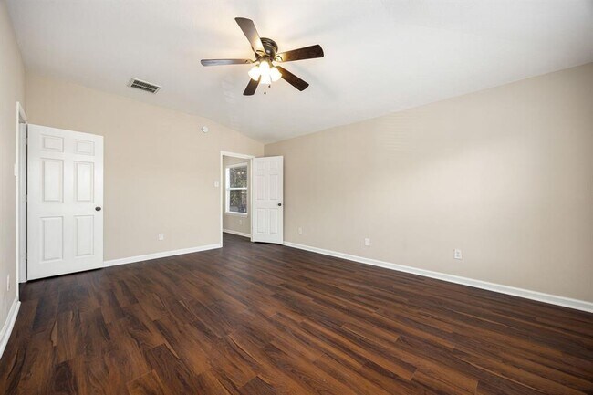Building Photo - 10427 Lyndon Meadows Dr