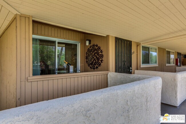 Building Photo - 420 N Villa Ct
