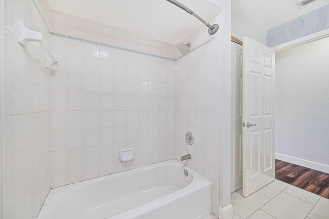 Building Photo - 4 Bed/ 2 Bath ~ Single Family Pool Home in San Carlos Park!