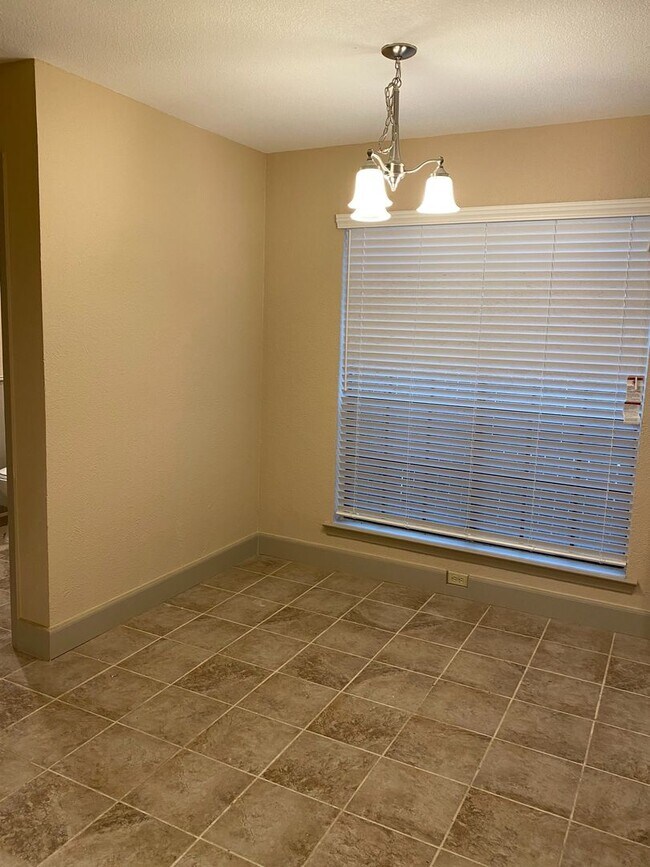 Building Photo - 7580 Kings Ridge Rd