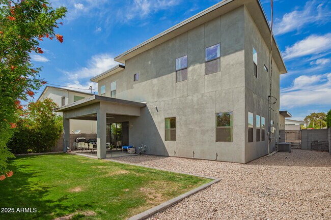 Building Photo - 4413 E Montecito Ave