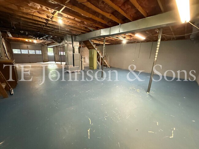 Building Photo - 3 Bedroom Close to Mt. Tabor