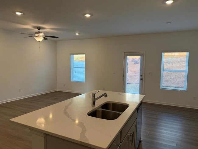 Building Photo - 214 Kinship Dr