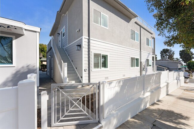 Building Photo - 624 N Clementine St