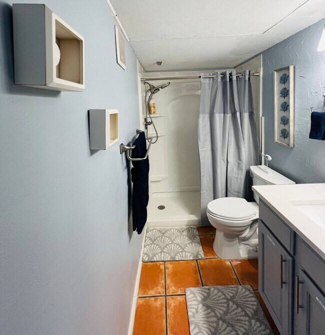 Building Photo - 14898 Granada Dr