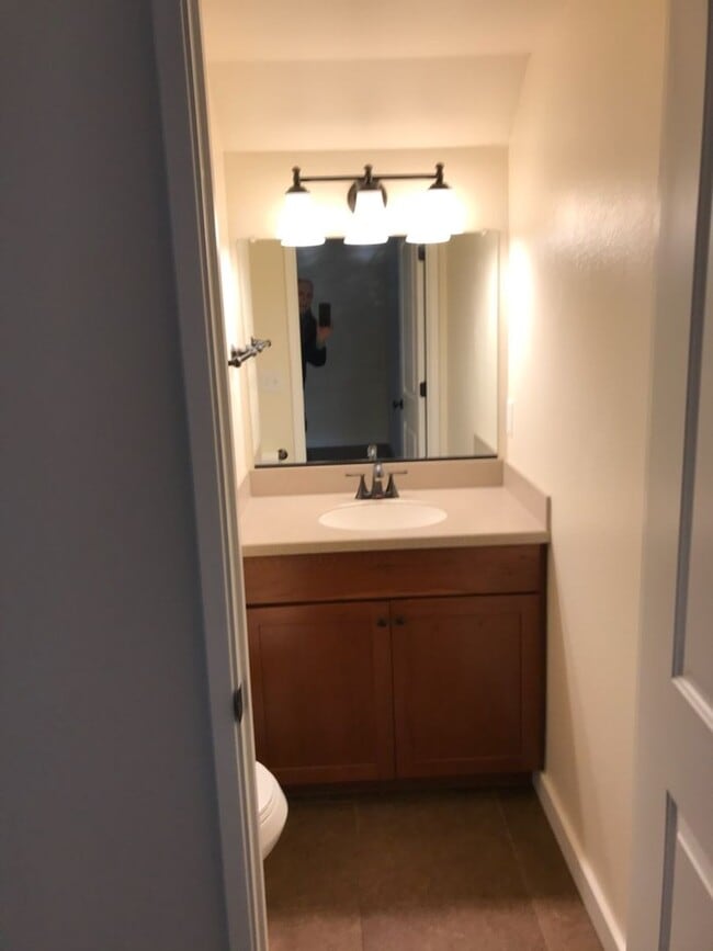 Building Photo - Lovely light and bright 3 bedroom 2.5 bathroom home Doe MIll Neighborhood, Cul-de-Sac Location