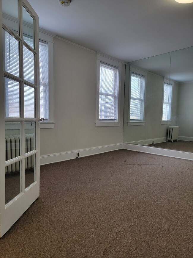 Building Photo - 114 Woodbridge Ave