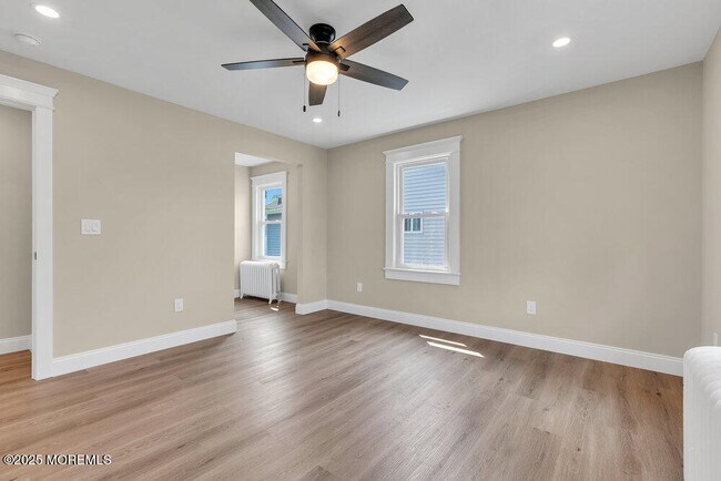 Building Photo - 1214 Sunset Ave