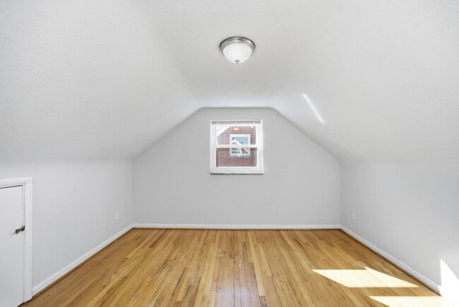 Building Photo - DELHI - Charming Brick Cape Cod 3-4 bed 1.5 bath.