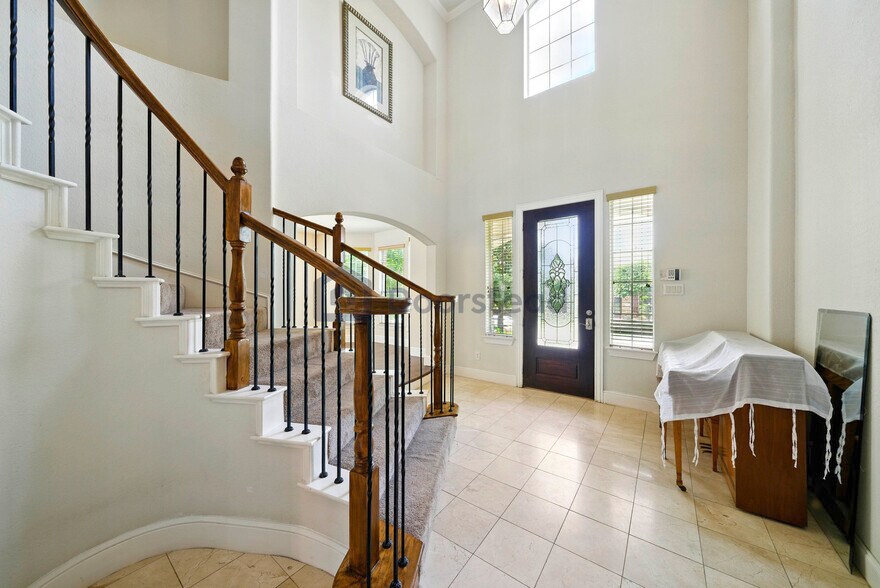 Building Photo - 1513 Van Winkle Dr