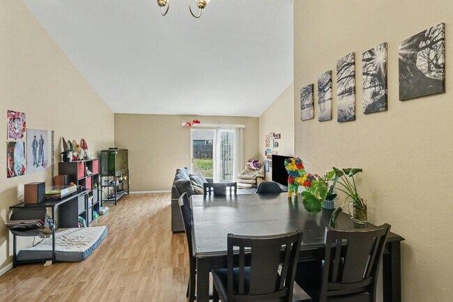 Building Photo - 4787 Sunvalley Dr