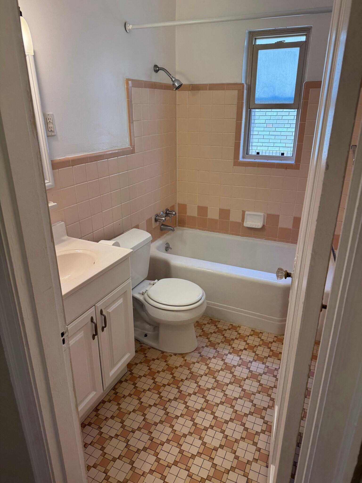 Building Photo - 2822 Lawndale Ave