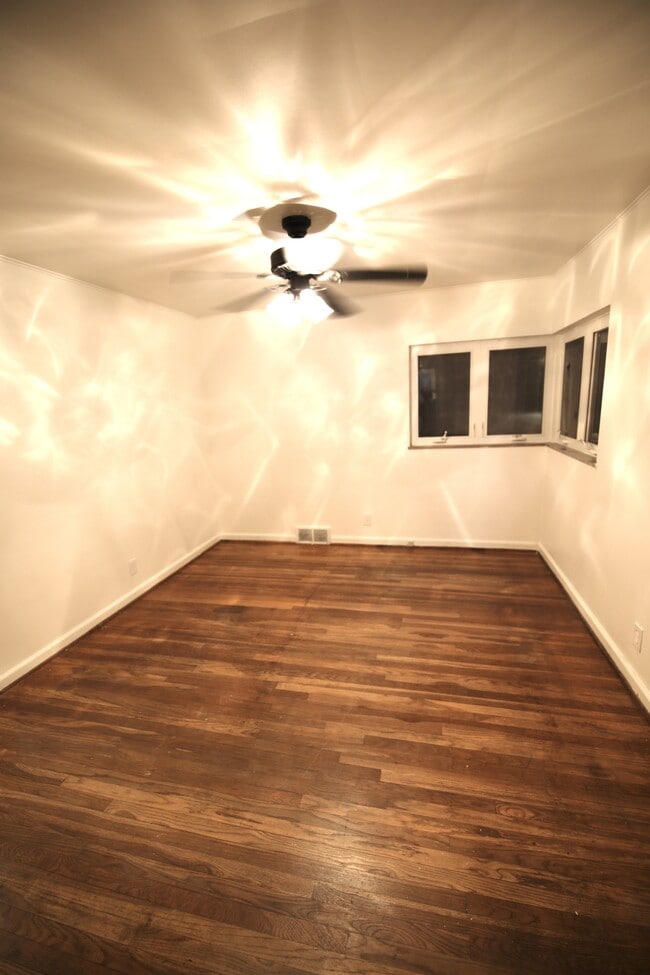 Building Photo - 3191 E Broad St