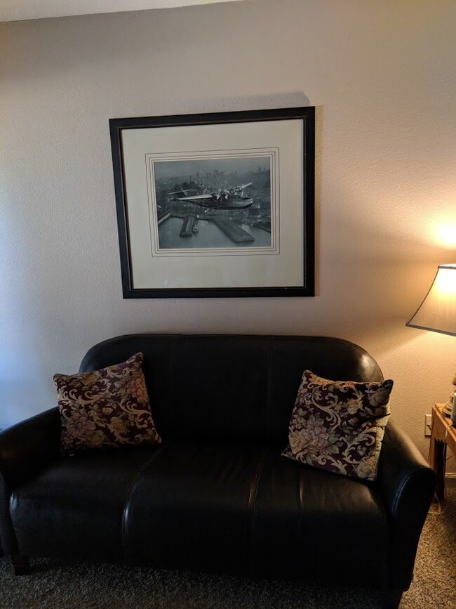 Building Photo - Adorable 1BR/1BA in Lowry Neighborhood! AV...
