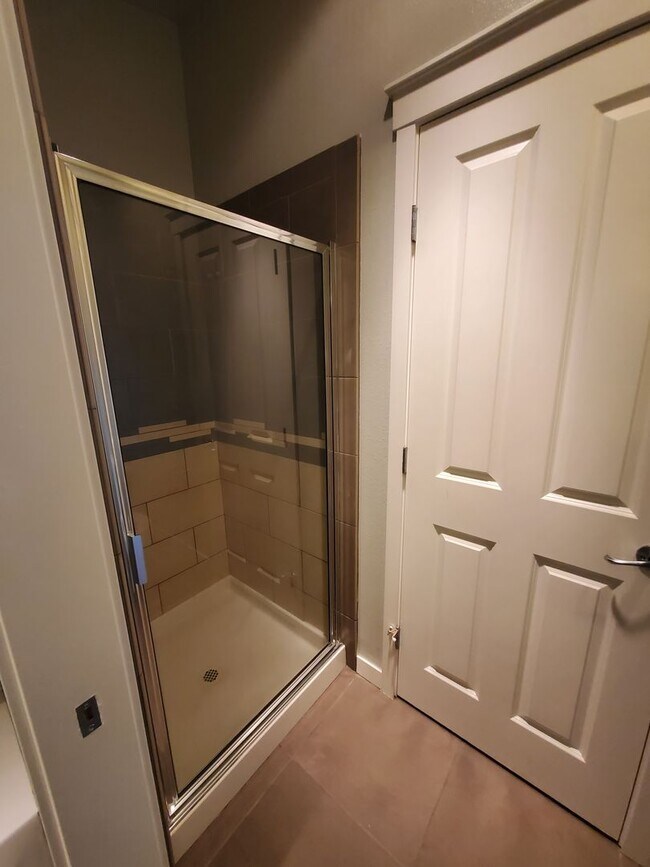 Building Photo - Modern Craftsman Living Between Ballard & Phinney Ridge