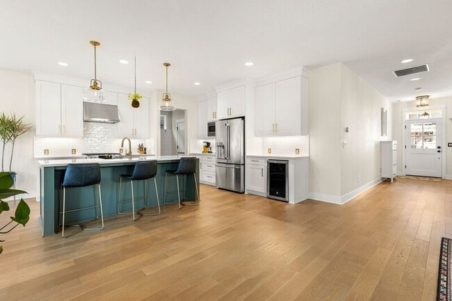 Building Photo - 4090 NE 6th Ave