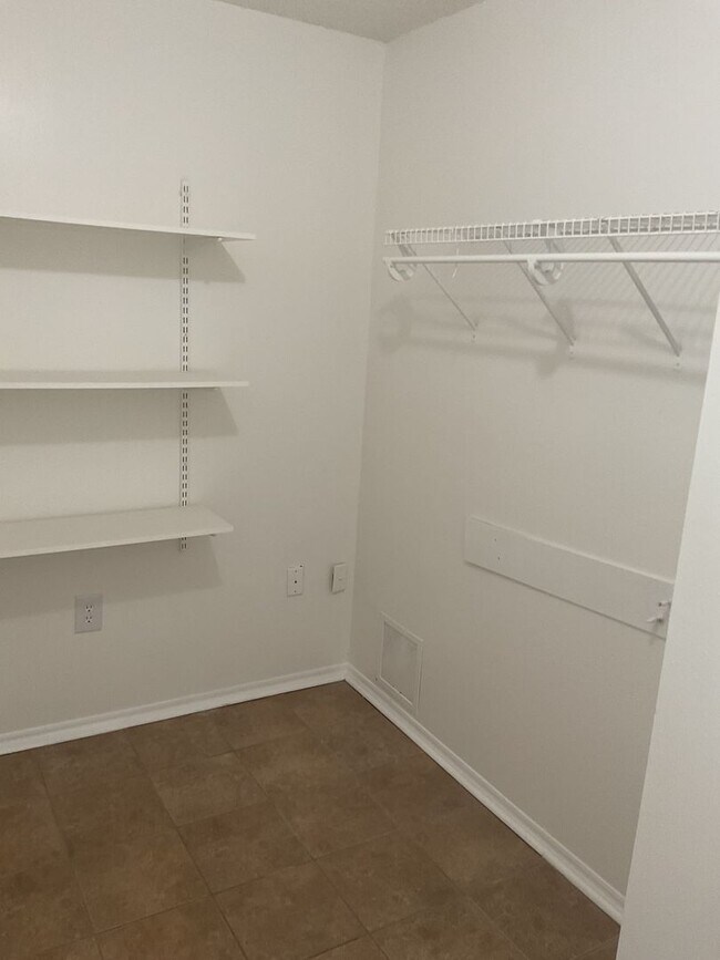 Building Photo - Beautiful Newly Renovated 2 Bedroom 2 Bath...