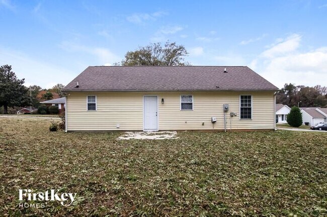 Building Photo - 4 Franklinwood Dr