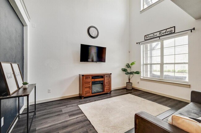 Building Photo - 1213 Casselberry Dr