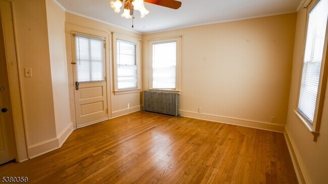 Building Photo - 307 Monroe St
