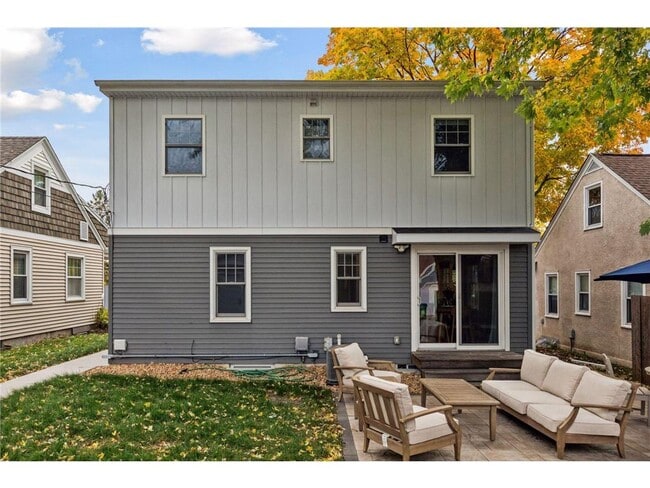 Building Photo - 3040 Hampshire Ave S