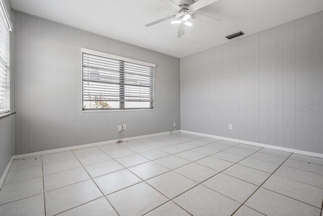 Building Photo - 2709 W Abdella St