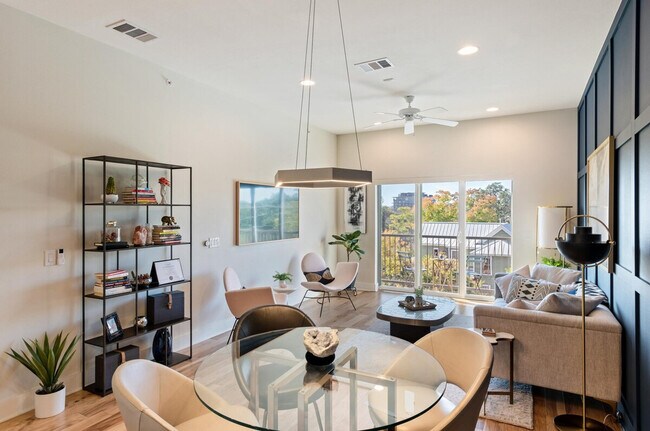 Building Photo - 908 Nueces St