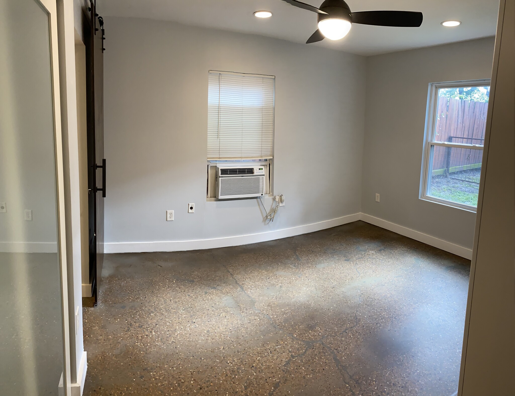 Building Photo - 1312 E 29th St Apt B Downstairs