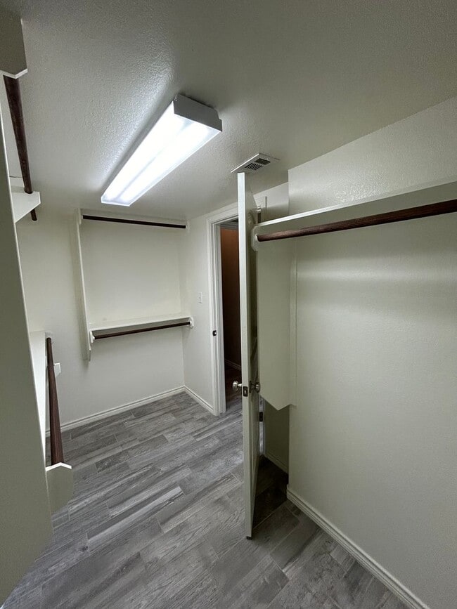 Building Photo - 3 bed/3 bath in South College Station Avai...