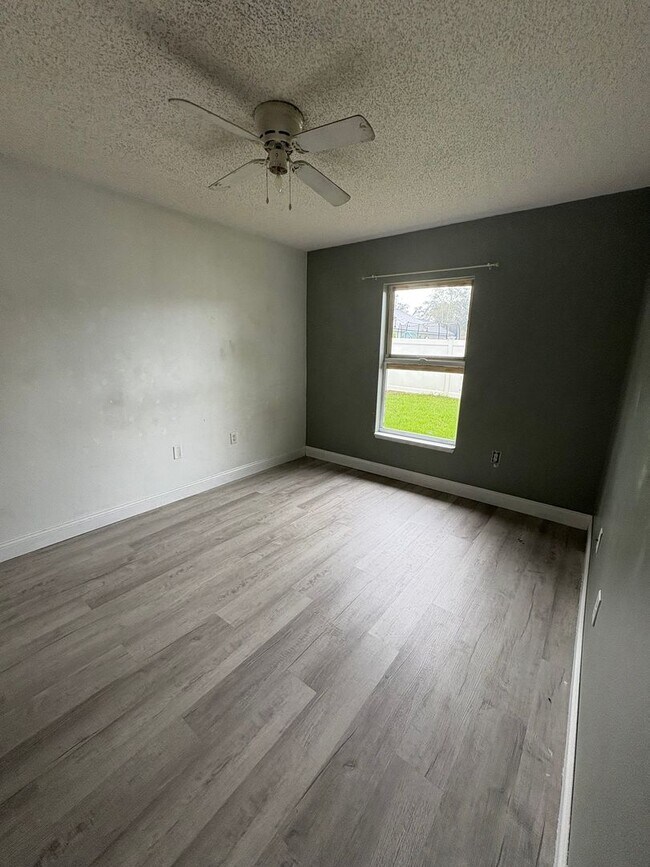 Building Photo - Wonderful 4 bedroom plus bonus room BEAUTY   call Sheila or text 407-687-7900