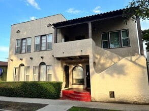 Building Photo - 2516 Cedar Ave