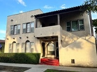 Building Photo - 2516 Cedar Ave