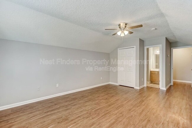 Building Photo - 1704 Dartmoor Ln