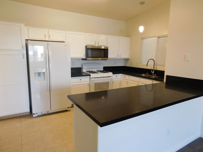 Building Photo - SPACIOUS 3 BEDROOOM CONDO*SOUTHWEST AREA*C...