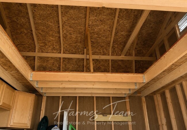 Building Photo - 5960 Grapevine Dr